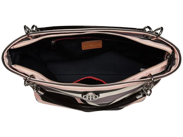 商品Tommy Hilfiger|TH Signature - Zip Tote - Victor Stripe Nylon,价格¥380,第5张图片详细描述