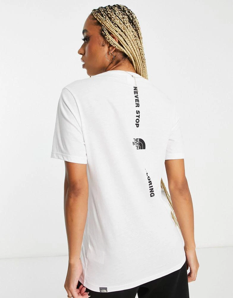 商品The North Face|The North Face Vertical logo boyfriend fit t-shirt in white Exclusive at ASOS,价格¥284,第3张图片详细描述