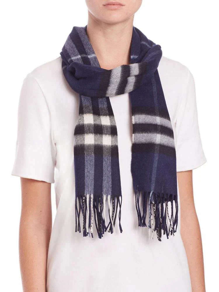 商品Burberry|Navy Giant Check Cashmere Scarf,价格¥3228,第1张图片