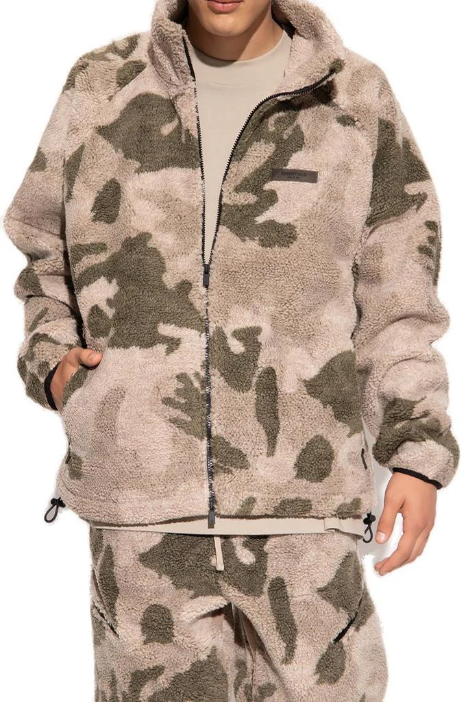 商品Essentials|Fear Of God Essentials Camouflage Printed Fleece Hoodie,价格¥1153,第2张图片详细描述