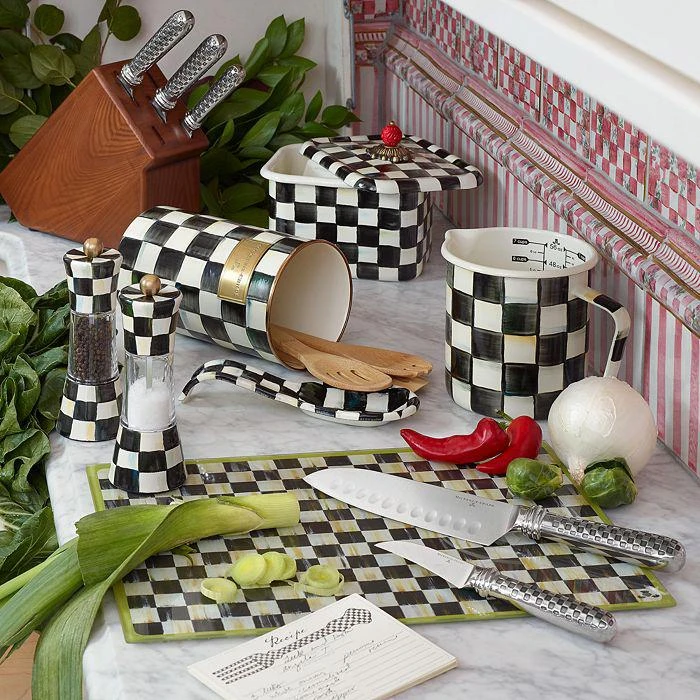 商品MacKenzie-Childs|Courtly Check Enamel 7-Cup Measuring Cup,价格¥744,第3张图片详细描述