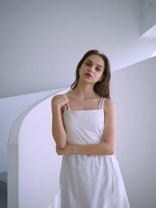 商品BIBYSEOB|T12-String Slip Dress (White),价格¥605,第3张图片详细描述