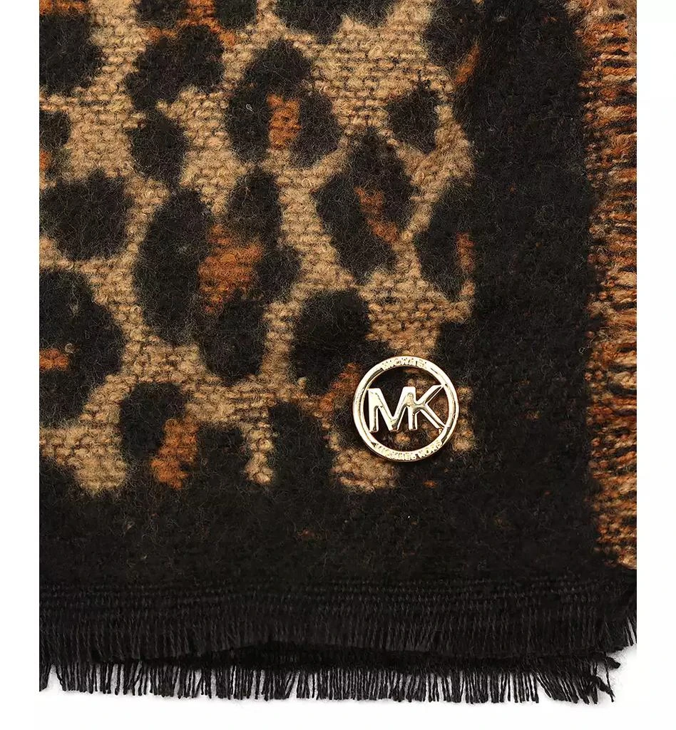 商品Michael Kors|Women's Bouclé Leopard-Print Scarf,价格¥393,第4张图片详细描述