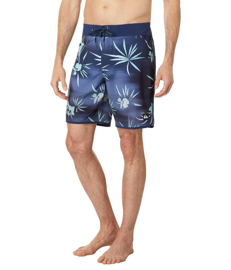 商品Quiksilver|Highlite Scallop 19" Boardshorts,价格¥311,第1张图片