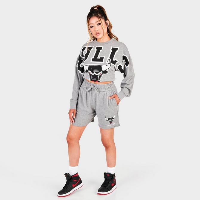 Women's Mitchell & Ness Chicago Bulls NBA Fleece Shorts商品第2张图片规格展示