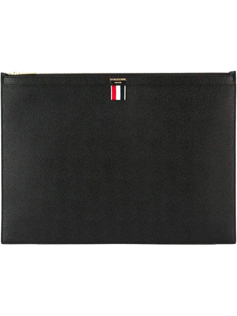 商品Thom Browne|THOM BROWNE Large Zipper Laptop Holder (39X28CM) In Pebble Grain,价格¥2923,第1张图片