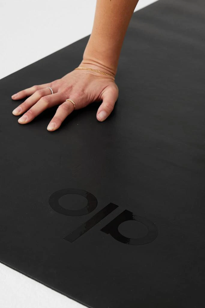 商品Alo|Long Warrior Mat - Black,价格¥1219,第3张图片详细描述