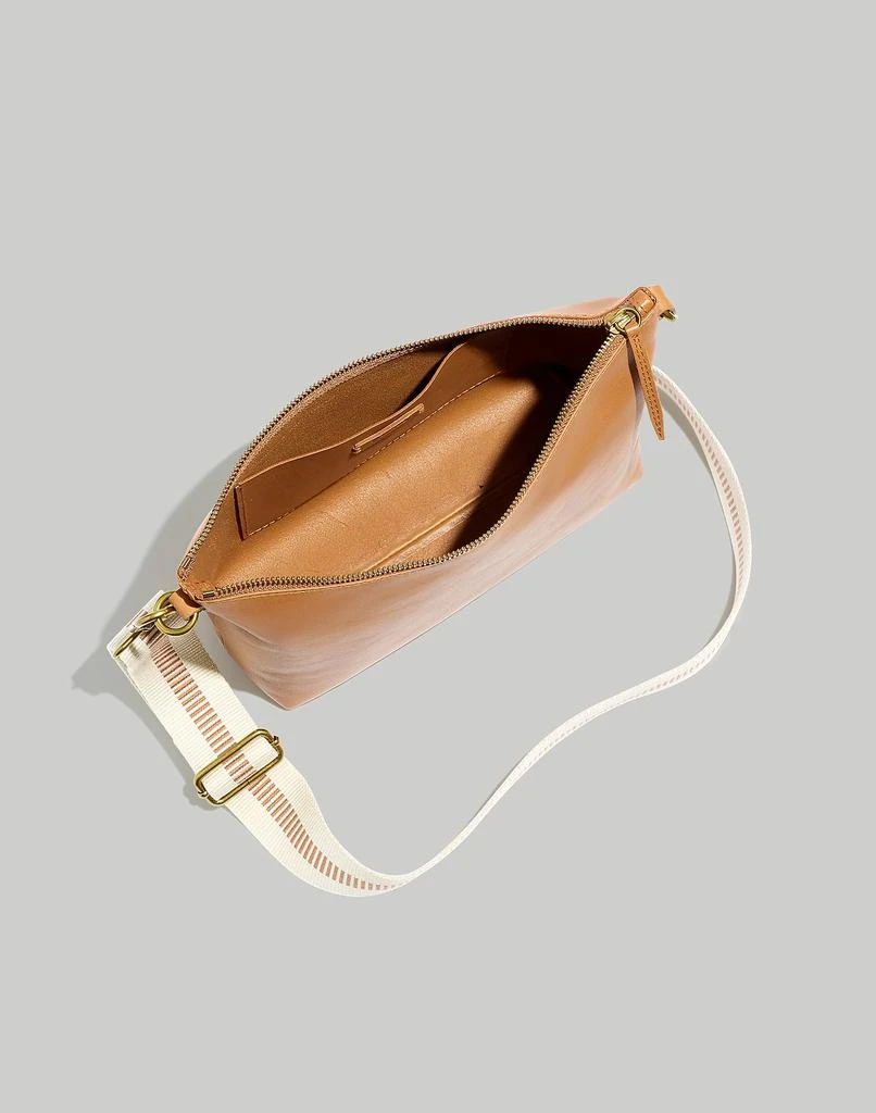 商品Madewell|The Leather Carabiner Crossbody Sling Bag,价格¥800,第2张图片详细描述