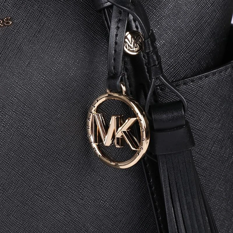 商品[国内直发] Michael Kors|MK 女包 迈克·科尔斯 MICHAEL KORS Jet Set Travel系列香草色中号徽标斜挎包 35T1GTVC2B VANILLA,价格¥983,第5张图片详细描述