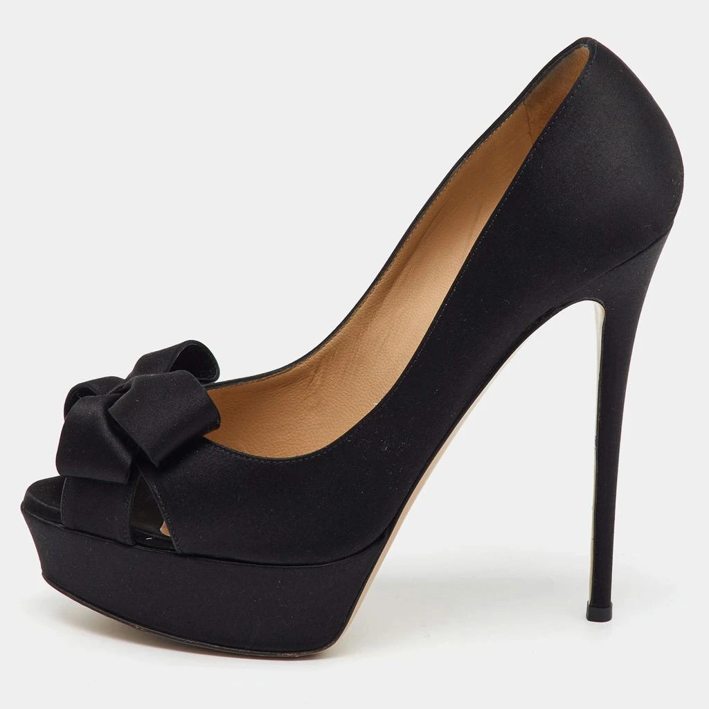 商品[二手商品] Valentino|Valentino Black Satin Couture Bow Peep Toe Platform Pumps Size 38.5,价格¥3581,第1张图片