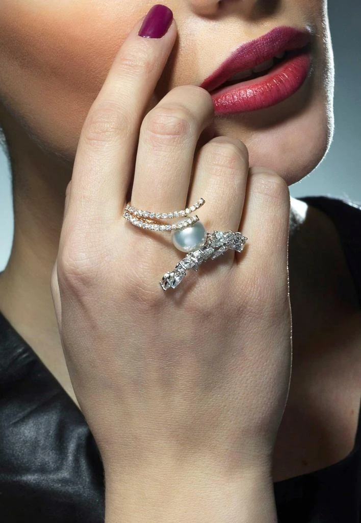 商品Yeprem|Pearlescent Pearl Embellished Ring with 18-Karat Diamonds,价格¥104704,第2张图片详细描述