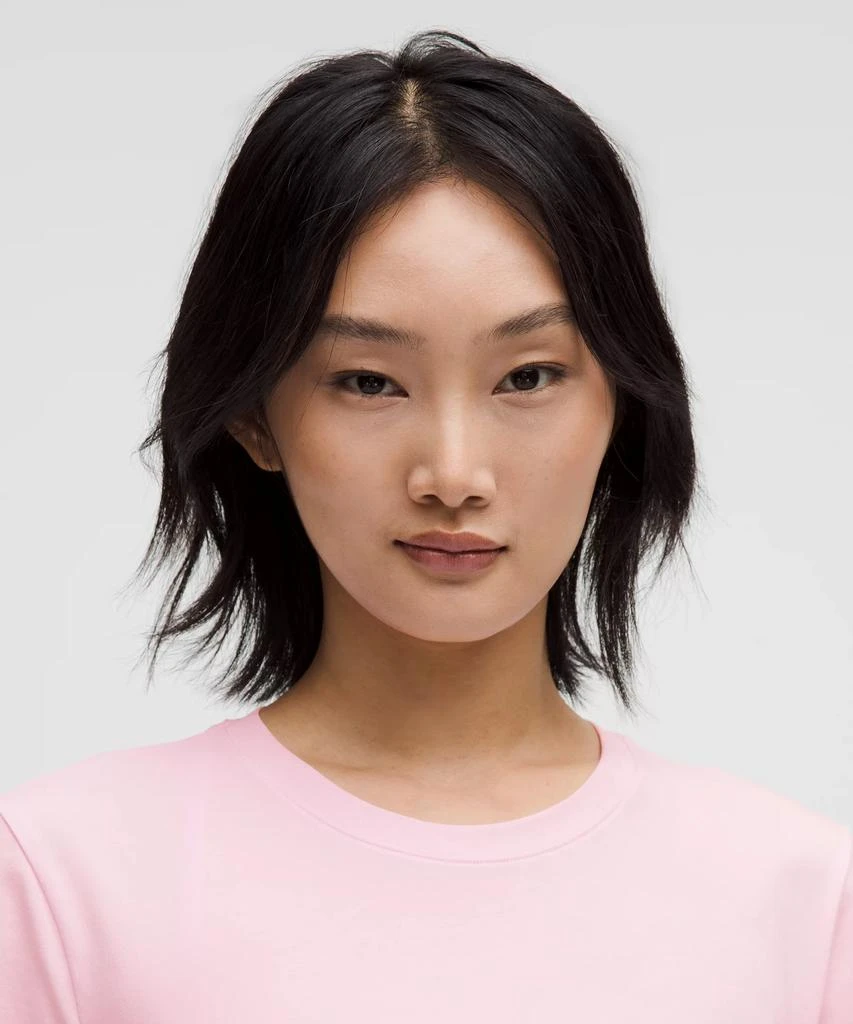 Love Curved-Hem Crewneck T-Shirt 商品