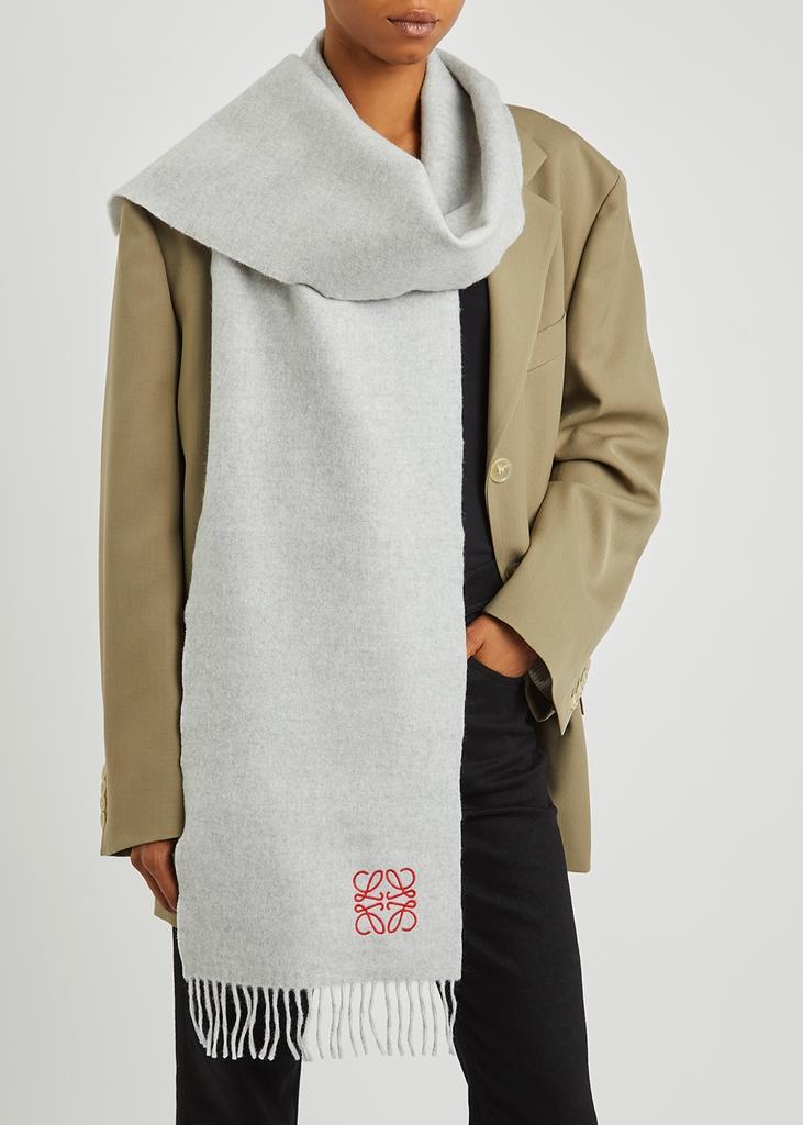 商品Loewe|Light grey wool-blend scarf,价格¥1861,第4张图片详细描述