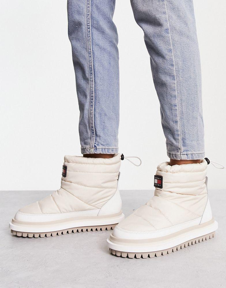 商品Tommy Jeans|Tommy Jeans padded boots in white,价格¥1334,第1张图片