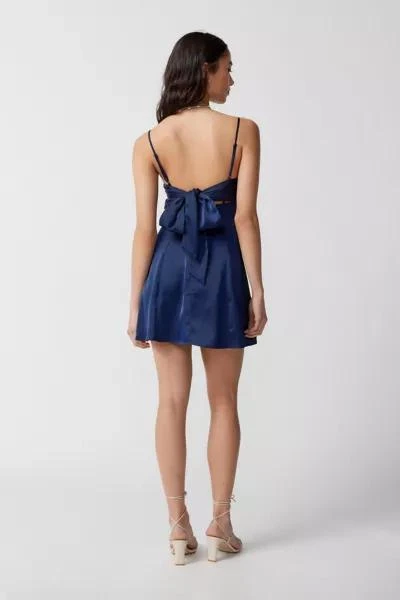 商品Urban Outfitters|UO Bella Bow-Back Satin Mini Dress,价格¥448,第4张图片详细描述