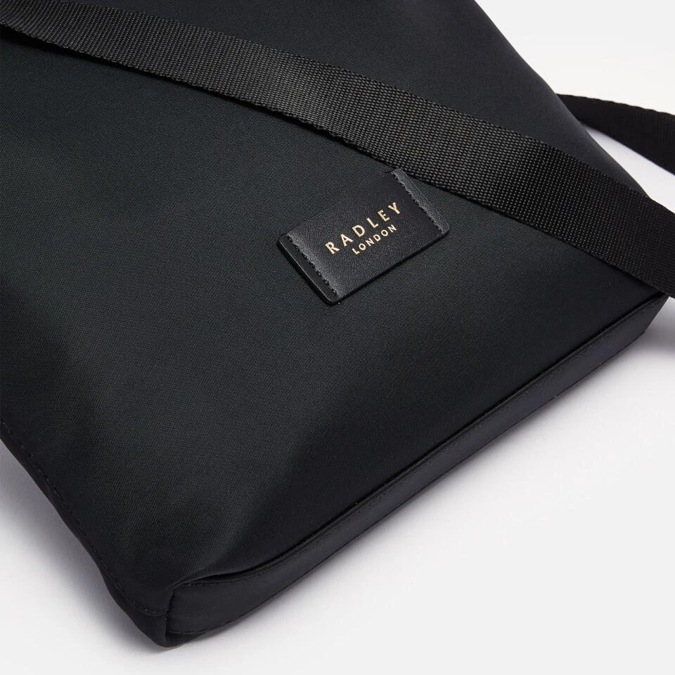 商品Radley|Radley Women's Pocket Essentials Recycled Small Ziptop Cross Body Bag - Black,价格¥906,第3张图片详细描述