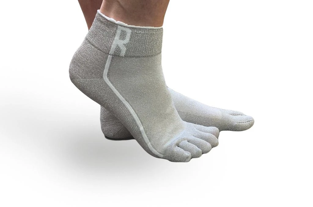 商品amr-fashion|ANTIPAST lurex finger socks,价格¥738,第1张图片