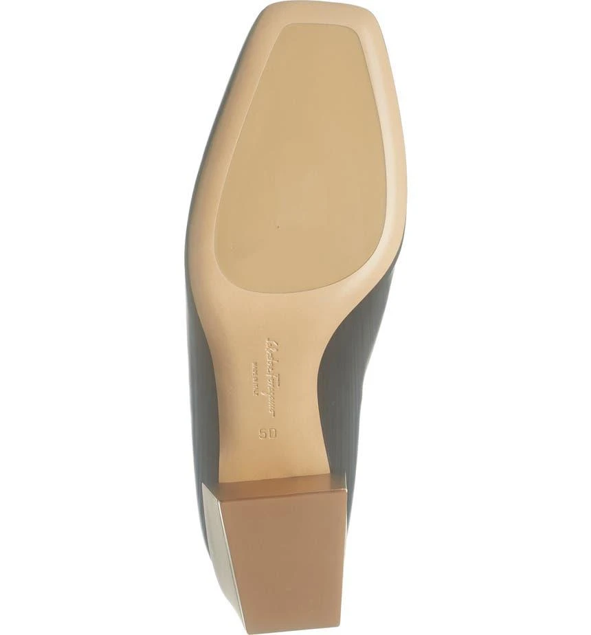 商品Salvatore Ferragamo|Albiano Block Heel Leather Bootie,价格¥5314,第5张图片详细描述