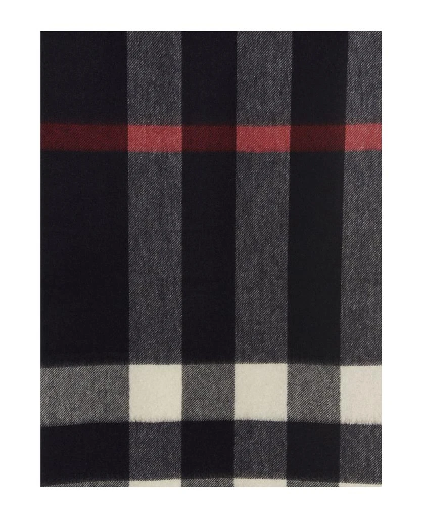 商品Burberry|Tartan Scarf,价格¥4040,第3张图片详细描述