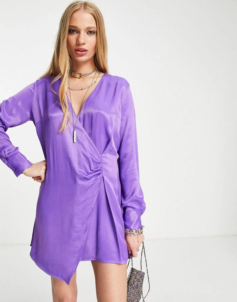 商品Bershka|Bershka twist front satin dress in lilac,价格¥135,第4张图片详细描述