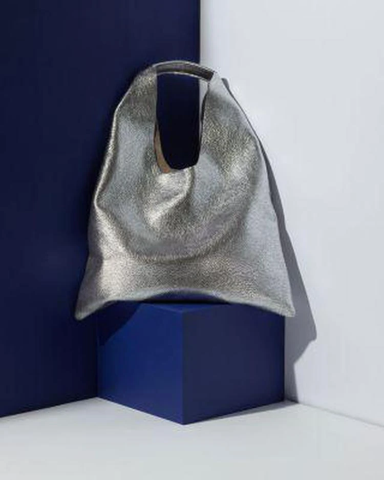 Medium Leather Triangle Hobo 商品