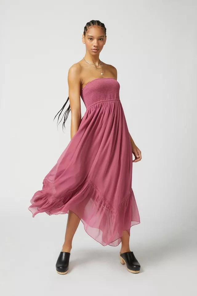 商品Urban Outfitters|UO Caley Smocked Strapless Midi Dress,价格¥533,第1张图片详细描述