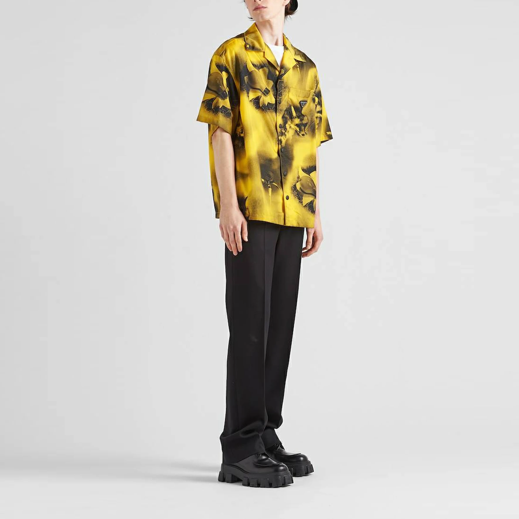 商品[国内直发] Prada|SS23 Logo图案印花五分袖防晒衬衫 男款 黄色,价格¥6648,第3张图片详细描述