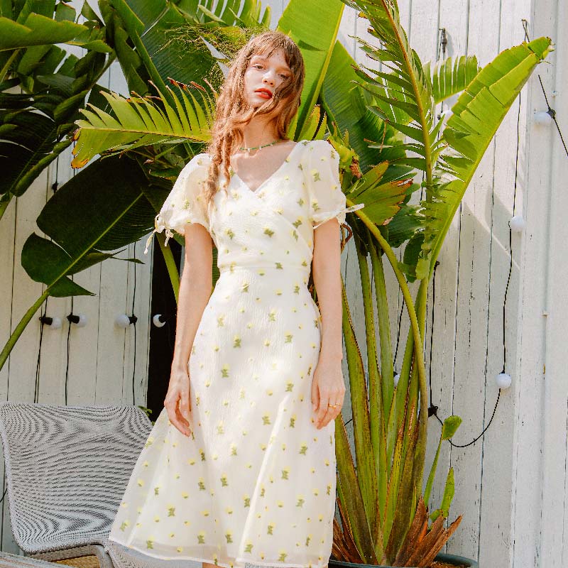 Lottie 黄色雏菊印花欧根纱镂空裹身系带法式连衣裙 | Lottie Dress - Ivory Organza商品第1张图片规格展示