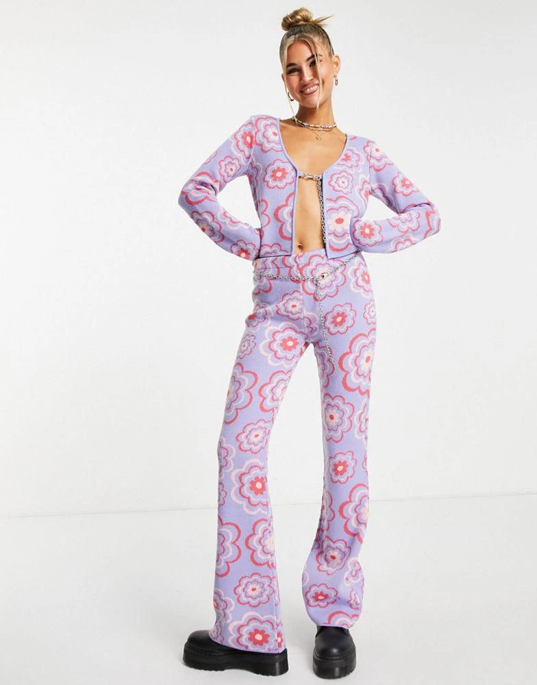 商品The Ragged Priest|The Ragged Priest knitted flare trousers with chain belt in retro floral co-ord,价格¥353,第3张图片详细描述