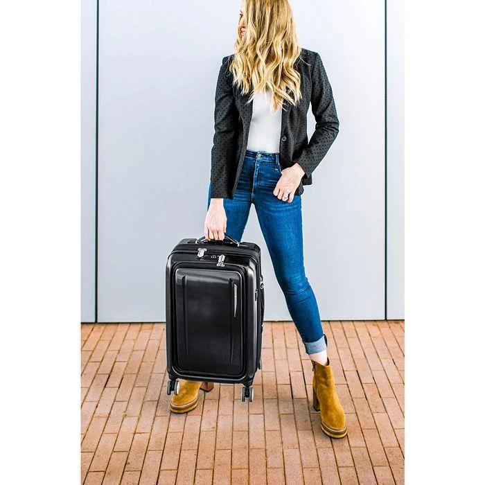 Just Right Expandable Carry On Spinner Suitcase 商品