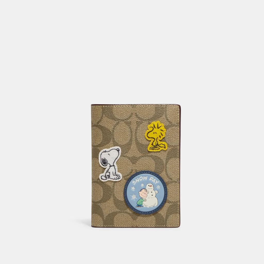 商品Coach|Coach Outlet Coach X Peanuts Passport Case In Signature Canvas With Patches,价格¥768,第1张图片