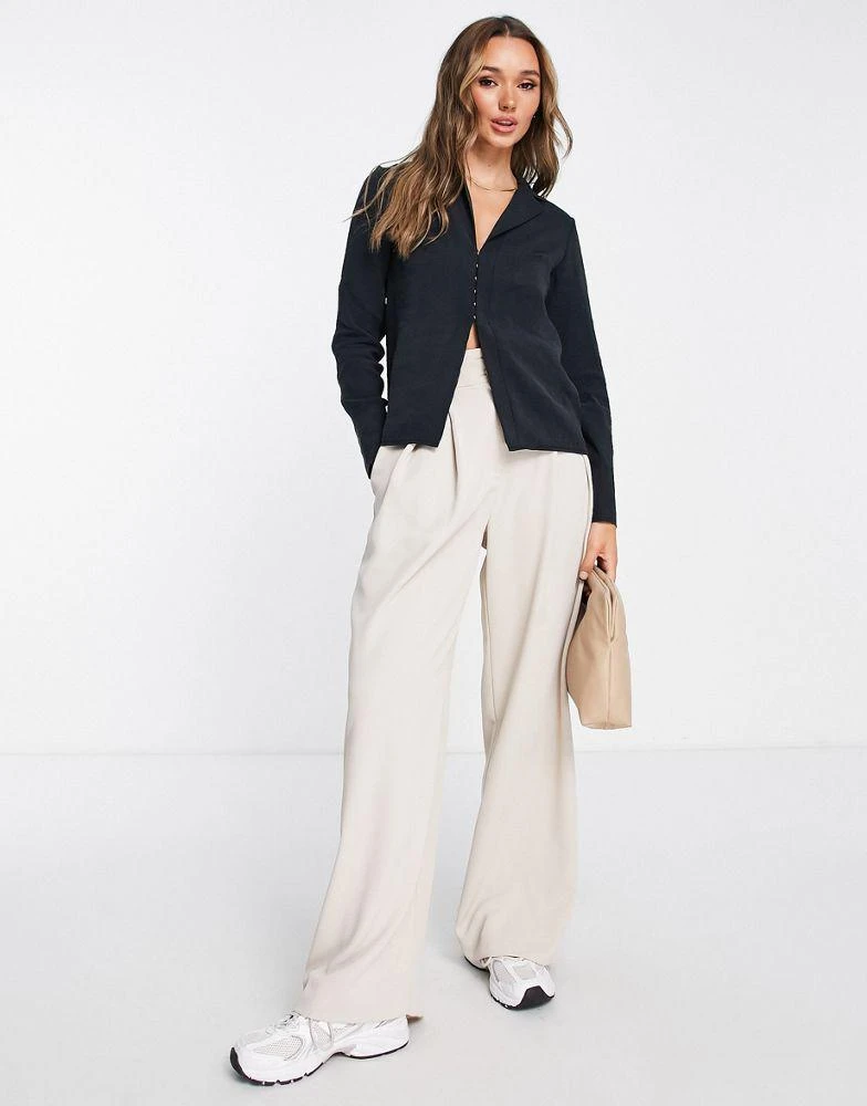 商品Topshop|Topshop hook and eye front blouse in black,价格¥261,第3张图片详细描述