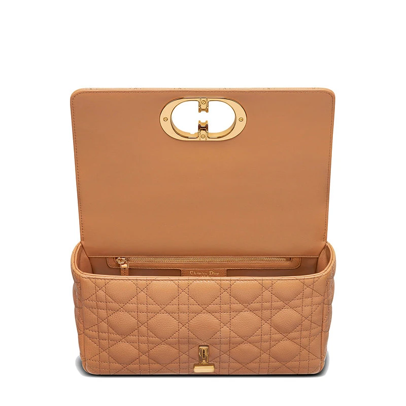 商品Dior|【预售3-7天】DIOR/迪奥 21秋冬CARO系列 女士中号琥珀色柔软牛皮革藤格纹CD扣翻盖斜挎单肩链条包M9242UWHC_M43U,价格¥32168,第5张图片详细描述