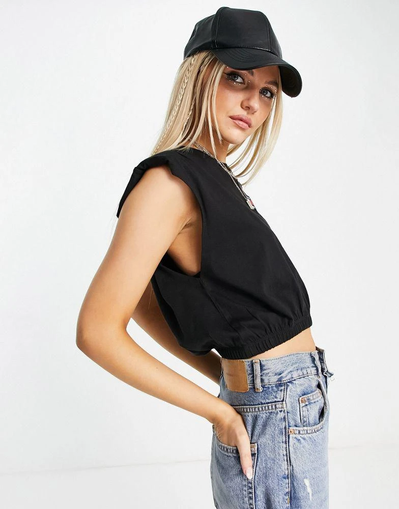 商品Tommy Hilfiger|Tommy Jeans cotton crop elasticated badge tank in black  - BLACK,价格¥165,第2张图片详细描述