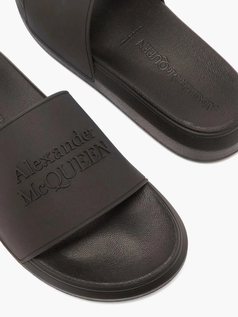 商品Alexander McQueen|Logo-embossed rubber slides,价格¥2557,第4张图片详细描述