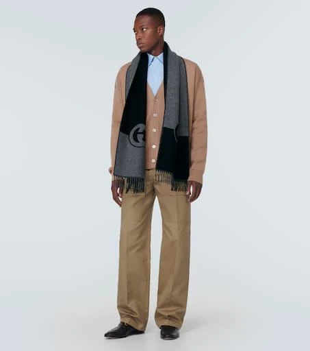 商品Gucci|Interlocking G羊毛羊绒围巾,价格¥4626,第4��张图片详细描述