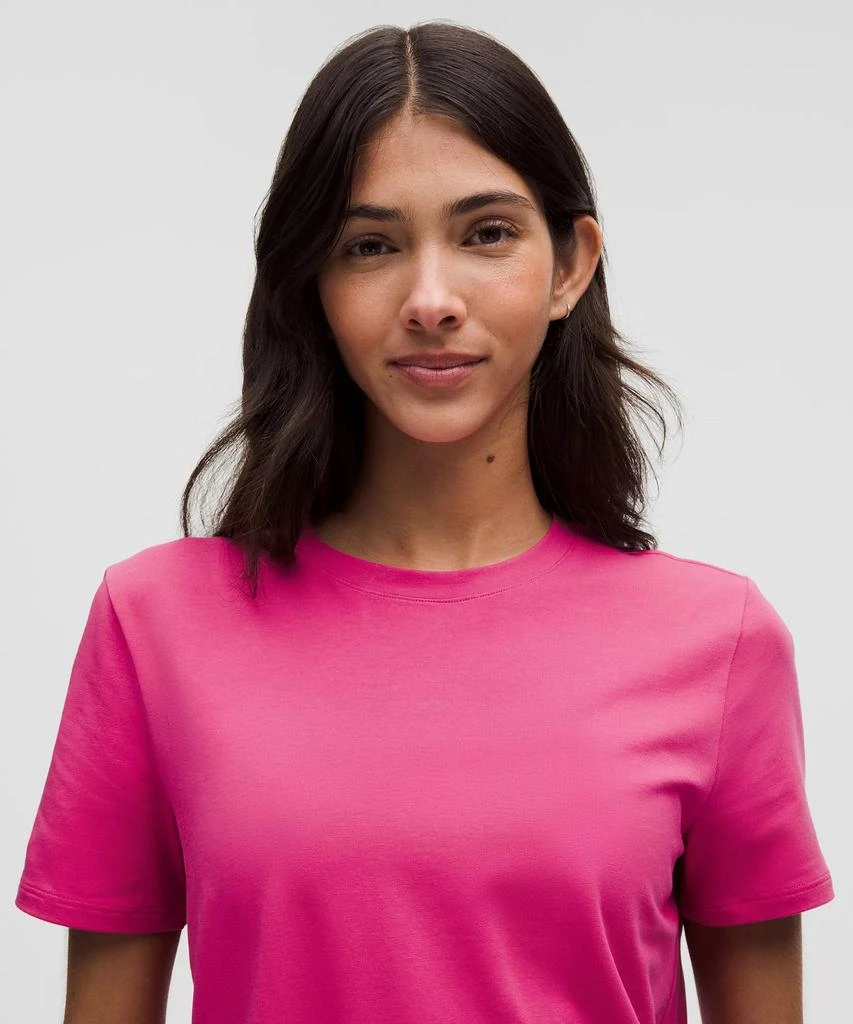 Love Curved-Hem Crewneck T-Shirt 商品