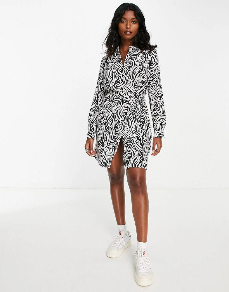 商品VERO MODA|Vero Moda mini shirt dress in monochrome print,价格¥197,第4张图片详细描述
