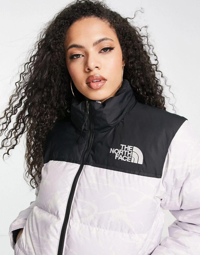 商品The North Face|The North Face 1996 Retro Nuptse down jacket in lilac paint print,价格¥2902,第3张图片详细描述