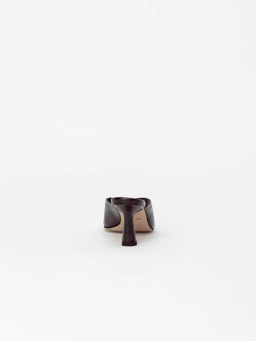 商品CHAUSSURE LAPIN|Vernar Thong Mules in Wrinkled Chocolate Brown,价格¥1806,第4张图片详细描述