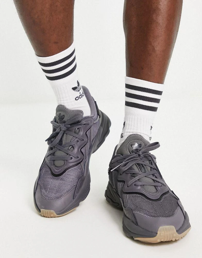 商品Adidas|adidas Originals Ozweego trainers in dark grey,价格¥717,第2张图片详细描述