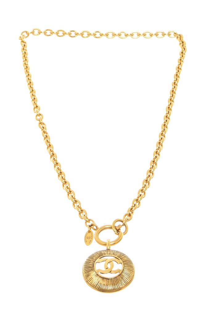 Chanel Gold Metal Vintage CC Round Pendant Necklace商品第1张图片规格展示