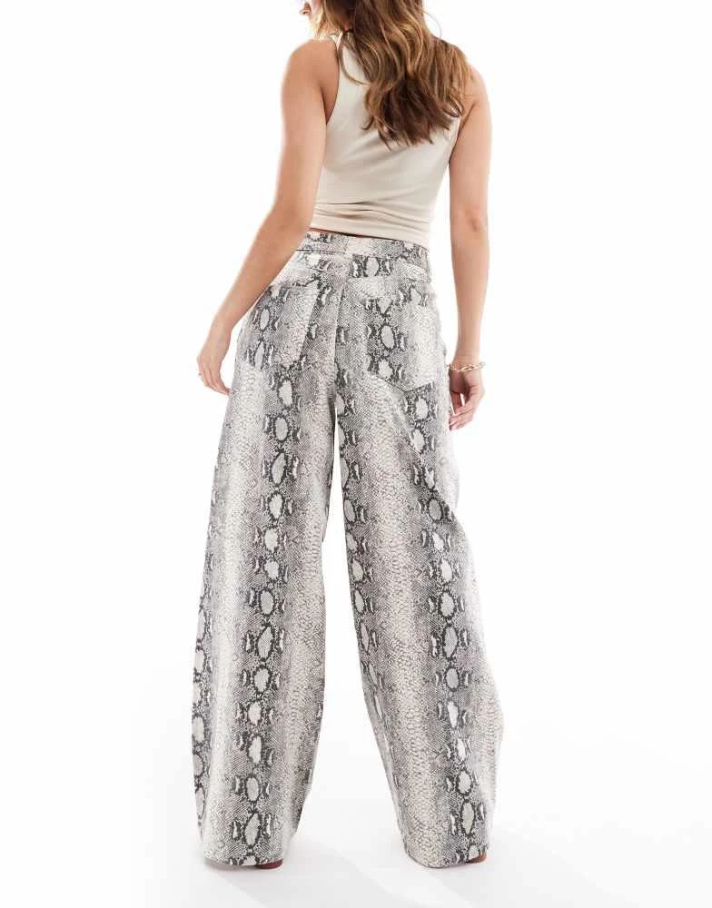 商品Object|Object wide leg jeans in neutral snake print,价格¥687,第3张图片详细描述