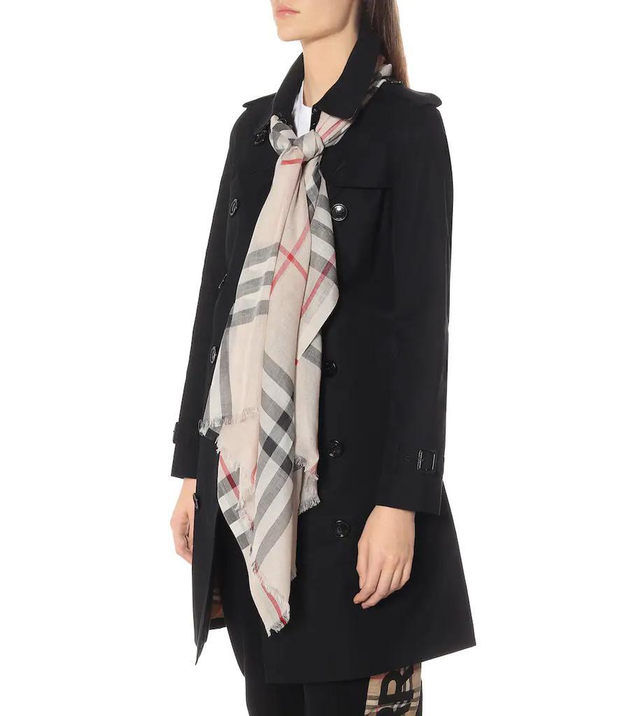 商品Burberry|格纹羊毛和真丝薄纱围巾,价格¥3101,第4张图片详细描述