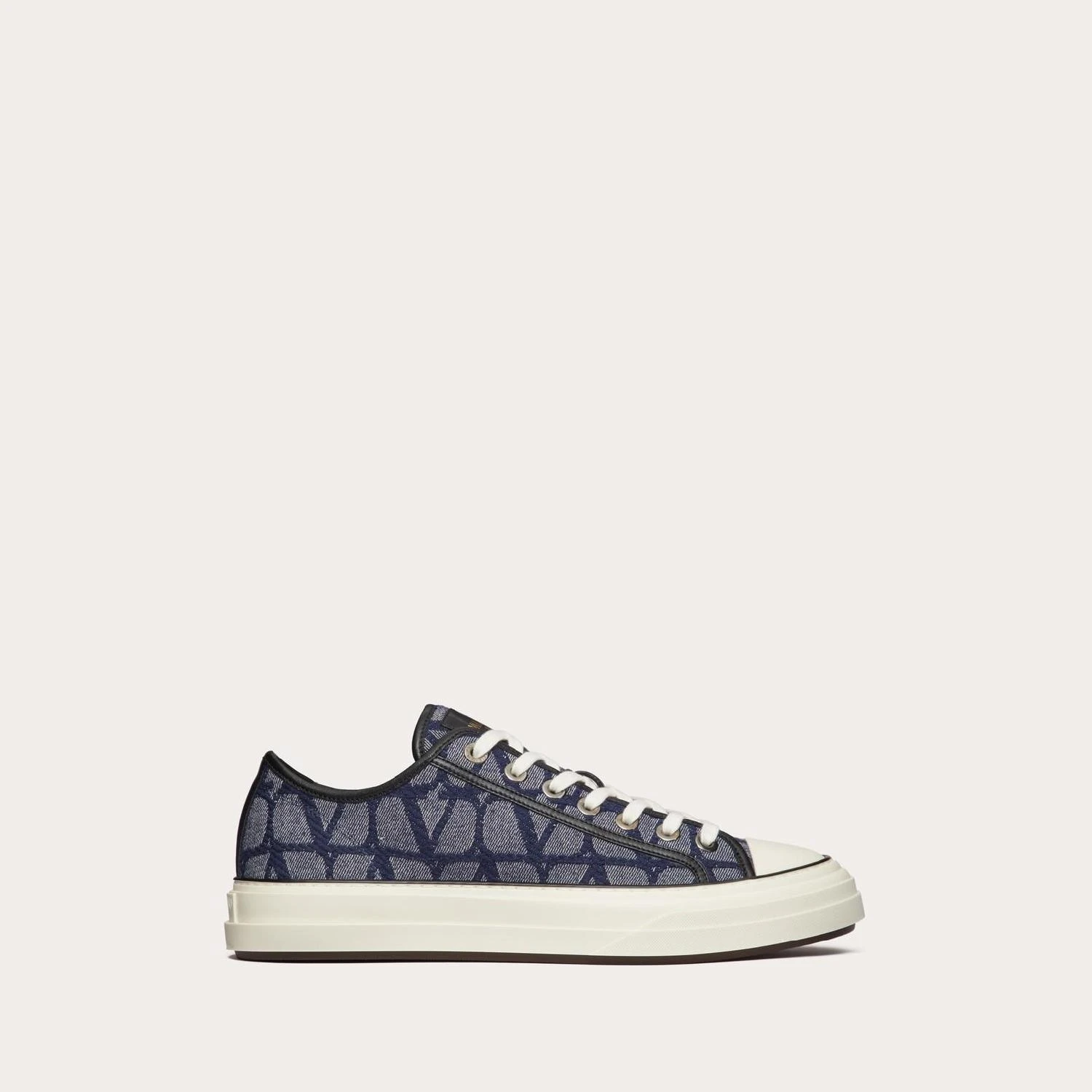 商品Valentino|【预售】 华伦天奴 24秋冬 男士 休闲运动鞋 BASKETS BASSES TOTALOOP EN JACQUARD TOILE ICONOGRAPHE À EFFET DENIM 4Y2S0H02HQW_YEX,价格¥5584,第1张图片