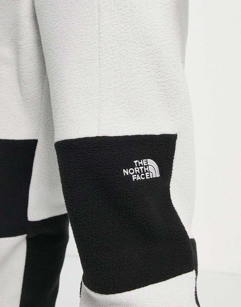 商品The North Face|The North Face Shispare high pile fleece joggers in white and black Exclusive at ASOS,价格¥409,第3张图片详细描述