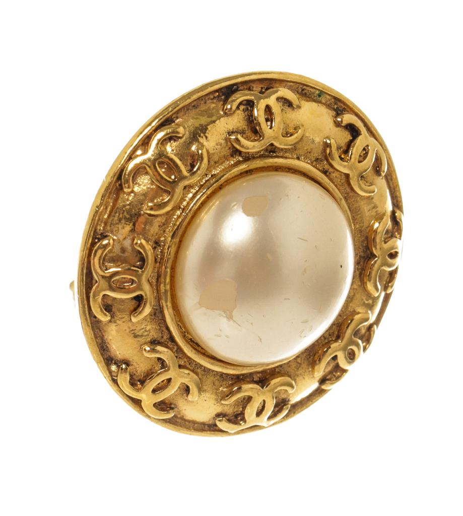 Chanel Gold CC Large Pearl Earrings商品第5张图片规格展示