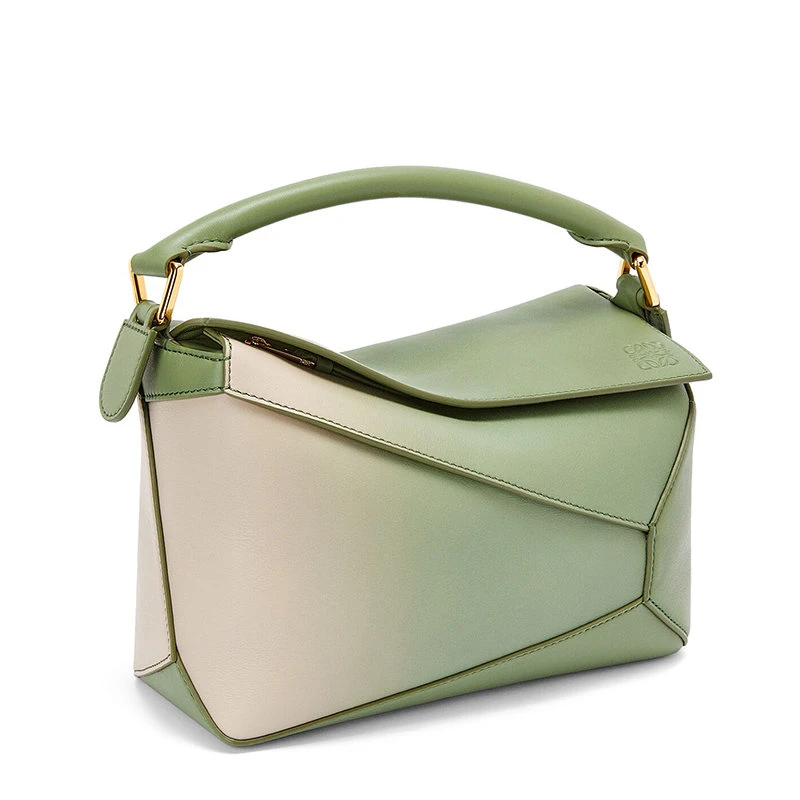 商品Loewe|【预售3-7天】LOEWE/罗意威 22新款Puzzle Edge系列 女士小号迷迭香色/浅燕麦色渐变纳帕牛皮革单肩手提拼图包A510P60X12-6473,价格¥18841,第4张图片详细描述