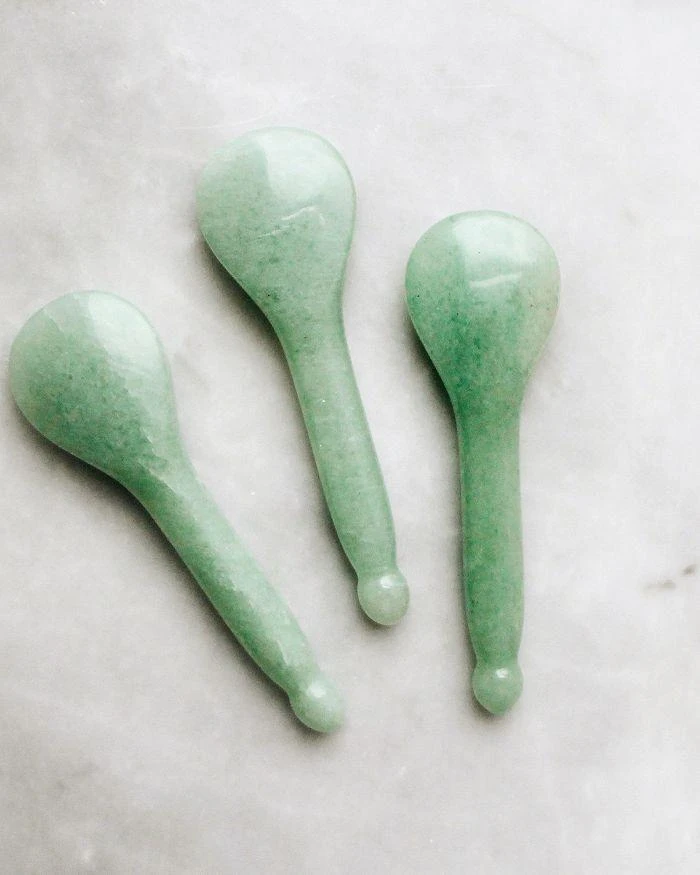 商品Mount Lai|The Jade Acupressure Gua Sha Spoon,价格¥269,第4张图片详细描述