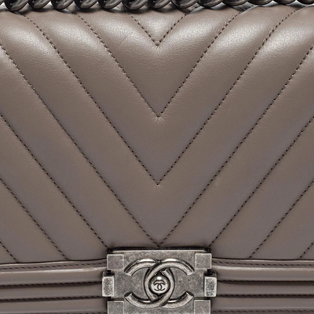 商品[二手商品] Chanel|Chanel Grey Chevron Leather Medium Boy Flap Bag,价格¥21623,第5张图片详细描述